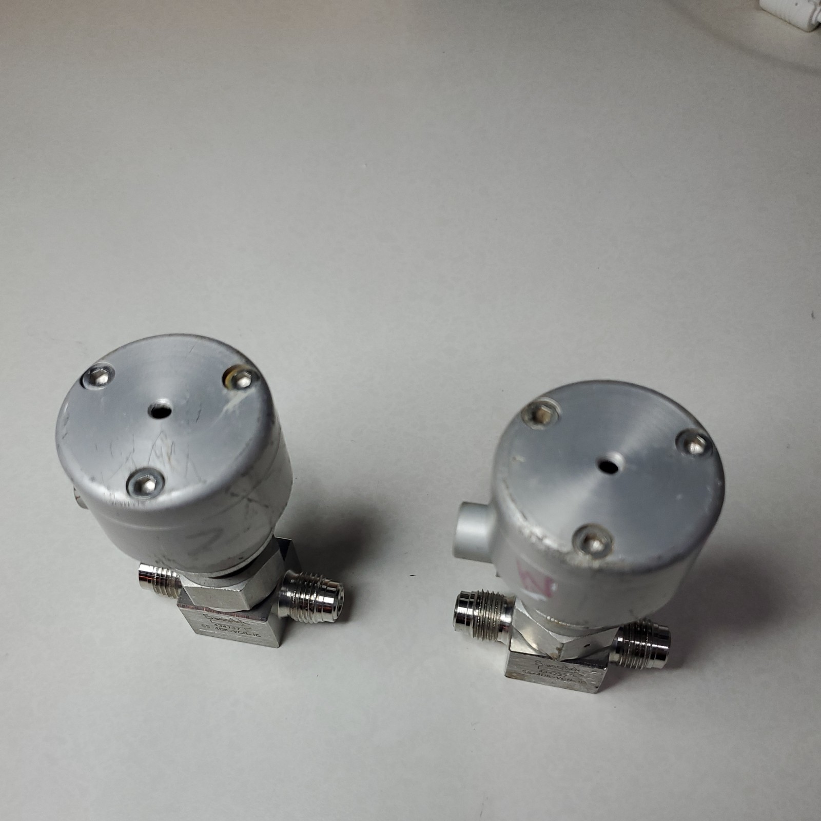 Swagelok SS-4BK-VCR-1C Bellows Sealed Pneumatic Valves 1/4 in VCR Lot of 2 Used