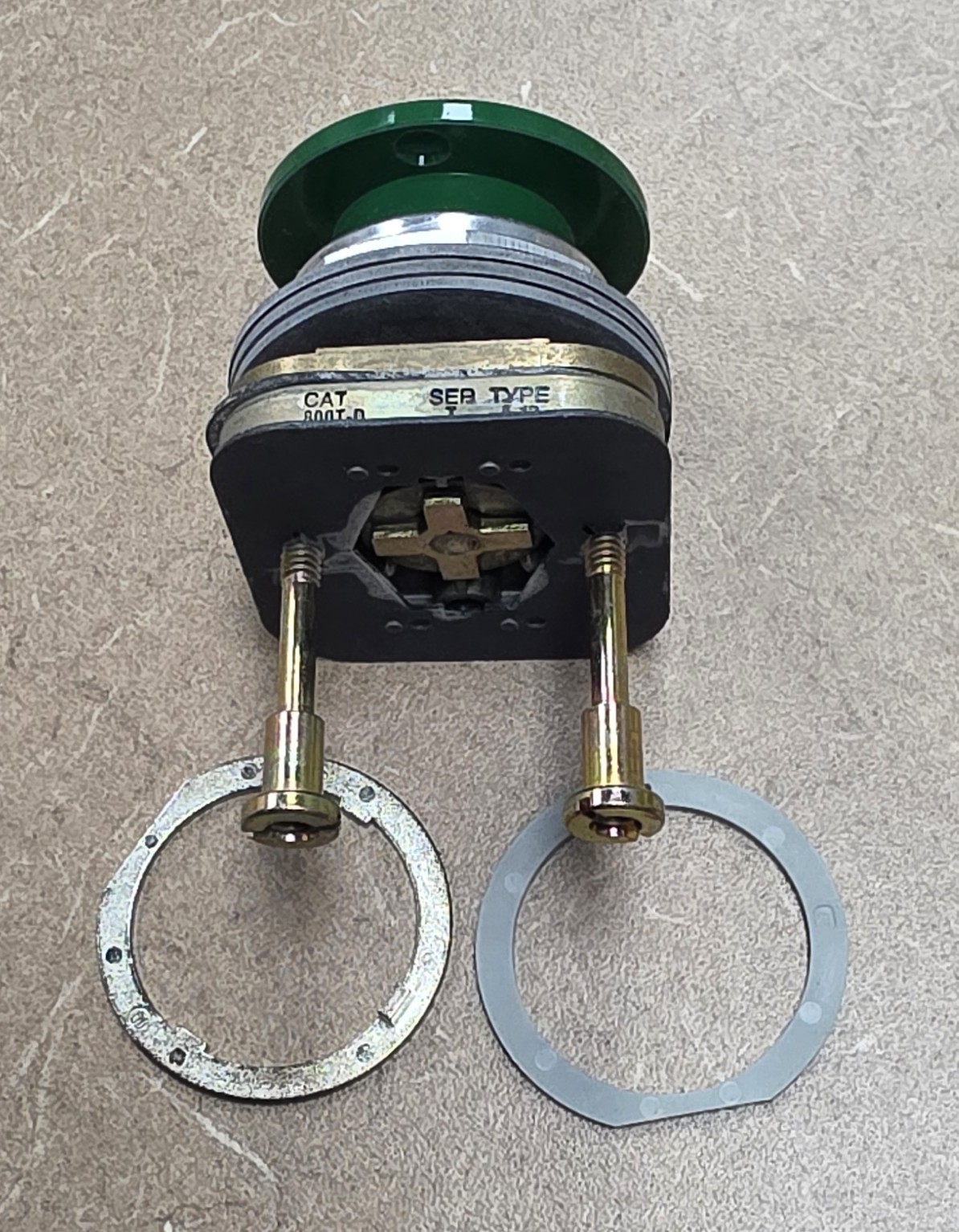 Allen-Bradley 800T-D1D1 Push Button Type 4,13 Mushroom Heaad Green