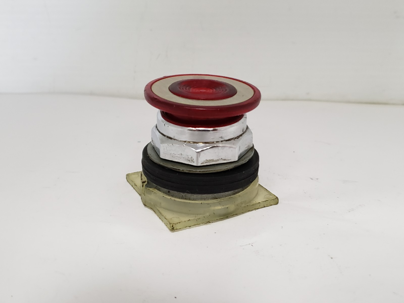 SQUARE D 9001-KR9R PUSH/PULL OPERATOR MUSHROOM BUTTON RED LENS