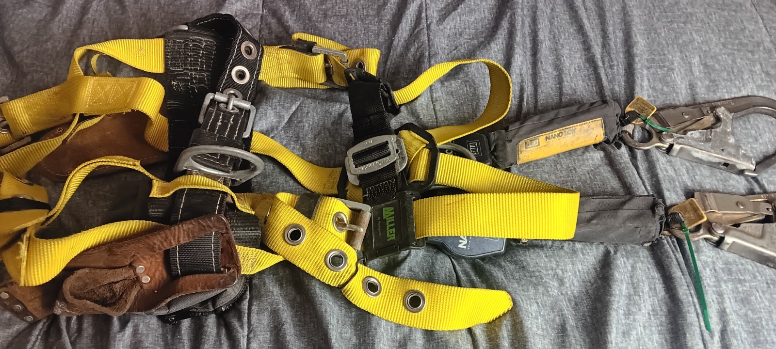 MILLER 6414NH/SBK FULL BODY HARNESS SIZE Small With 2 Nanoloks