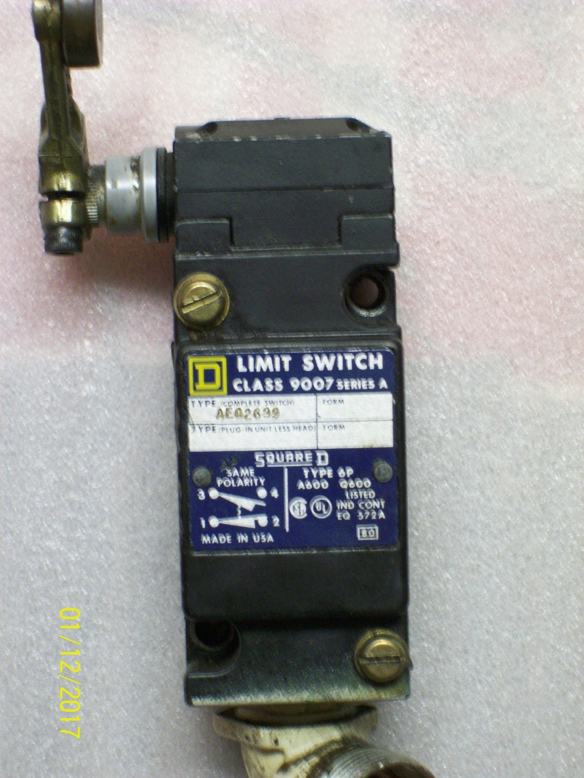 SQUARE D LIMIT SWITCH with OPERATOR HEAD CLASS 9007 SERIES A , AEQ2699