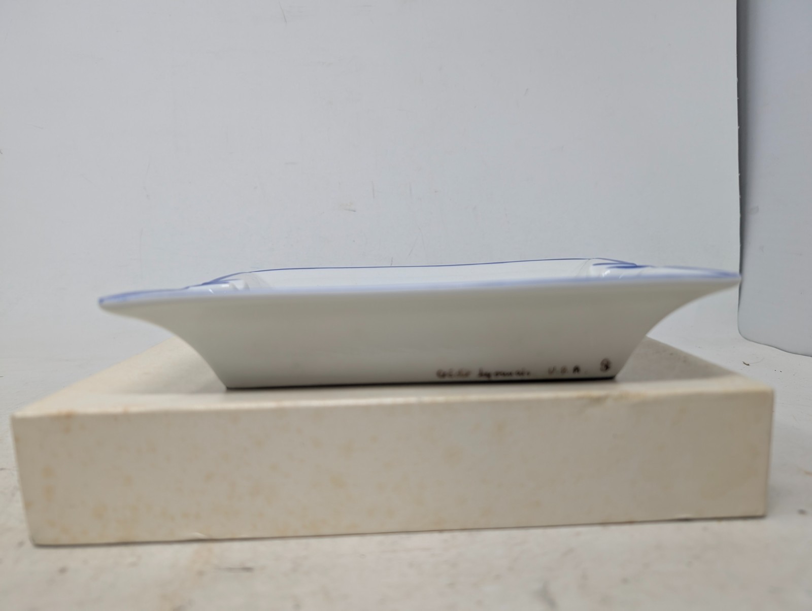 Crédit Lyonnais USA Porcelain Ashtray Lion Flags Design (247)