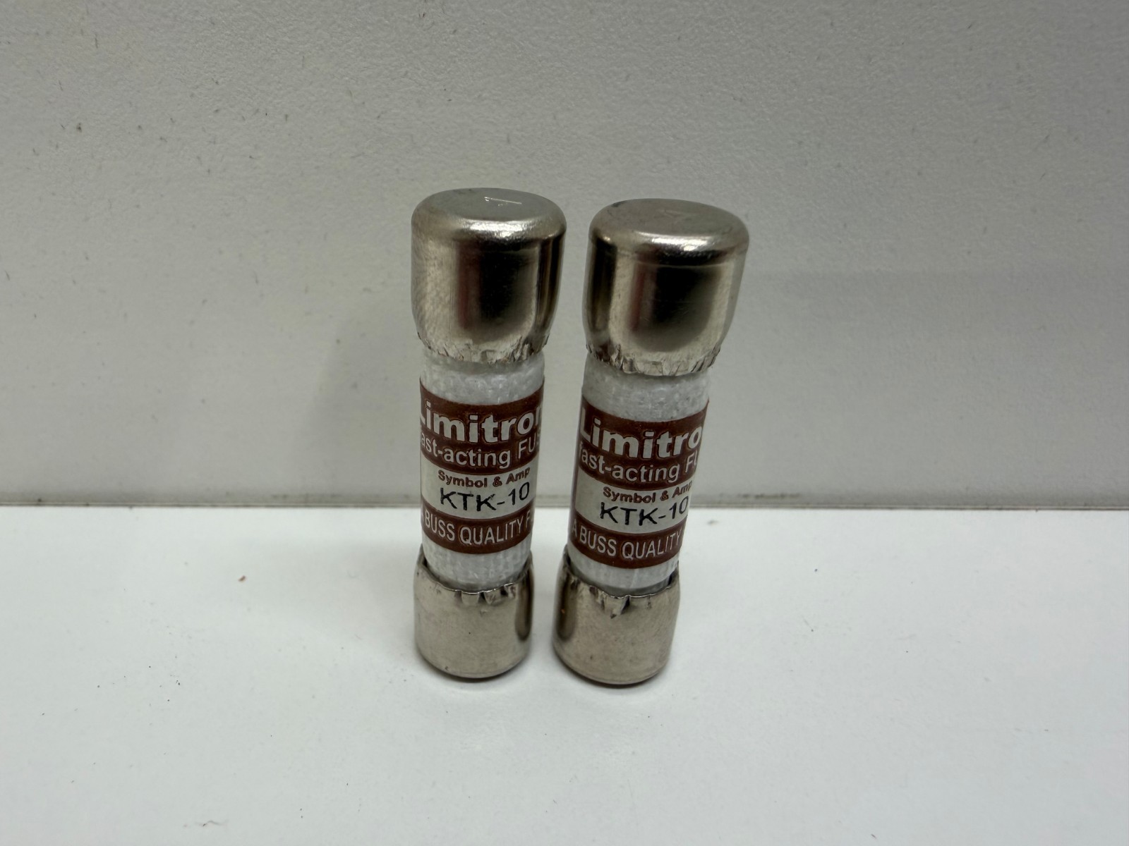 LOT OF (2) NEW OLD STOCK! LIMITRON BUSSMANN 10A FAST-ACTING FUSES KTK-10