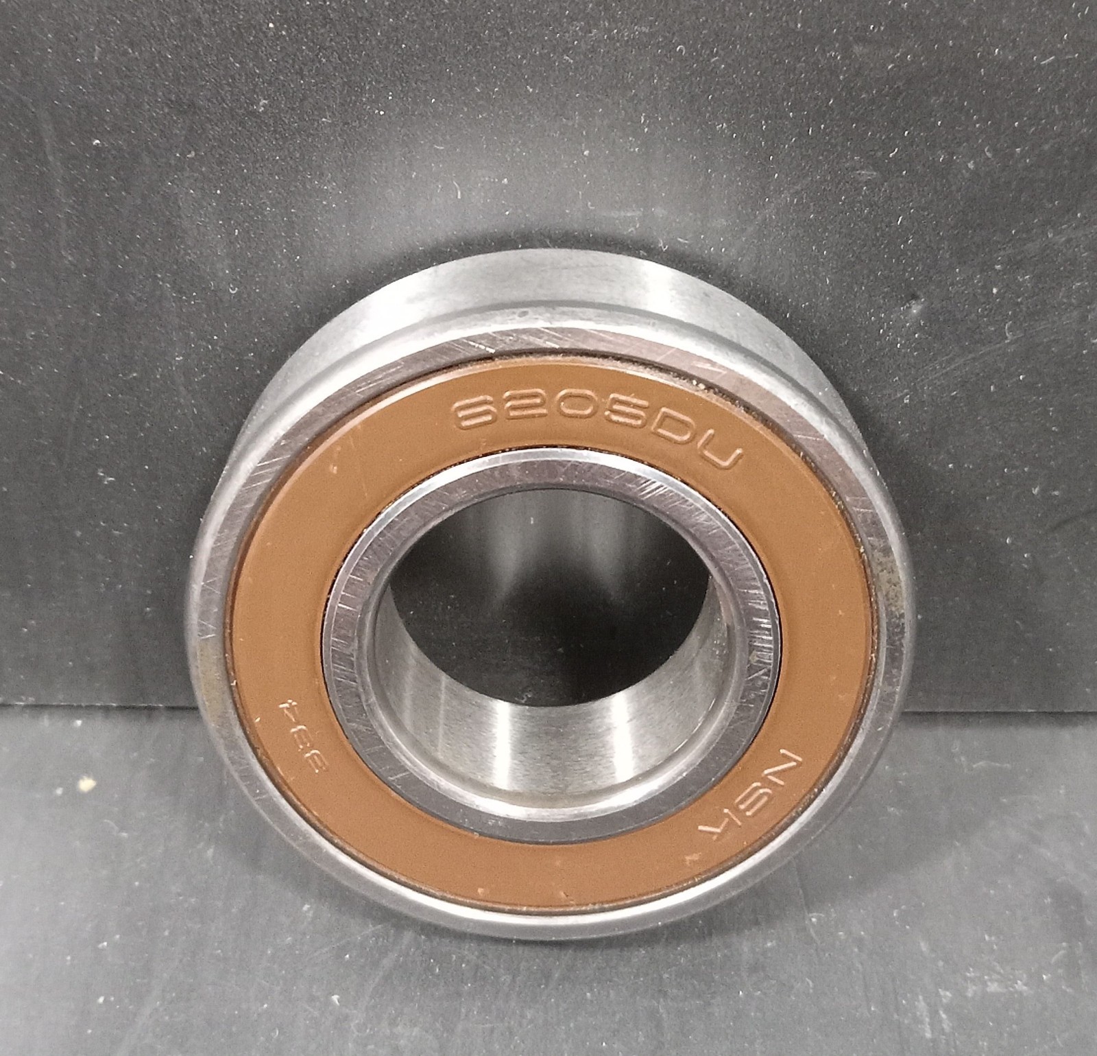 1 NEW NSK 6205DU RADIAL DEEP GROOVE BALL BEARING NNB ***MAKE OFFER***