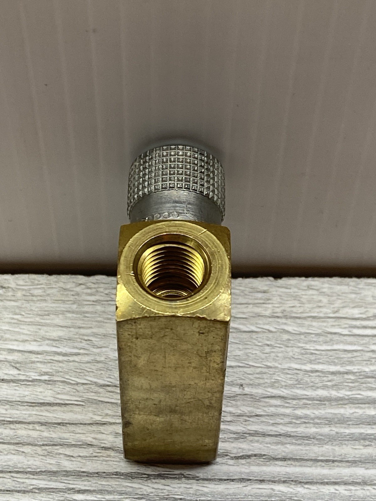 PARKER F400B 1/4″ NPT 2000 PSI FLOW CONTROL VALVE – NEW Open Box