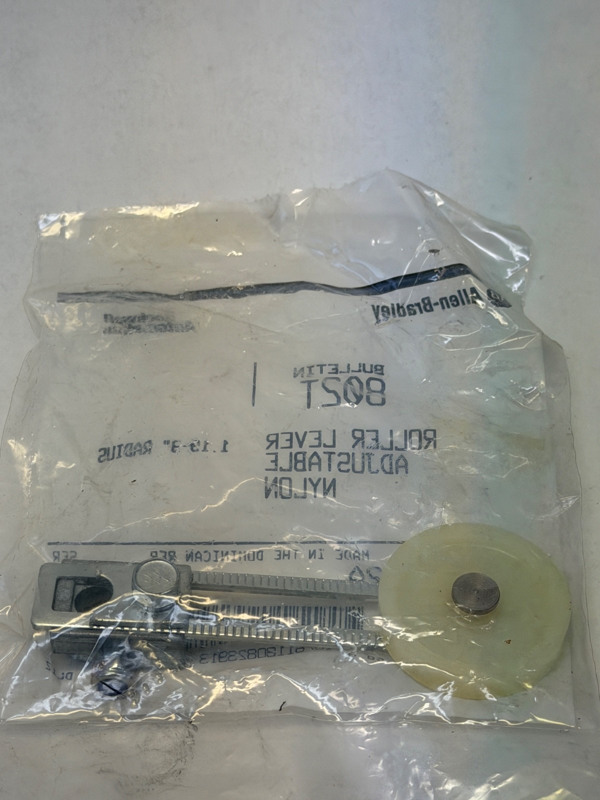 New Allen Bradley 802T-W2A Roller Lever Adjustable Nylon 1.19-3″ Radius Ser. B