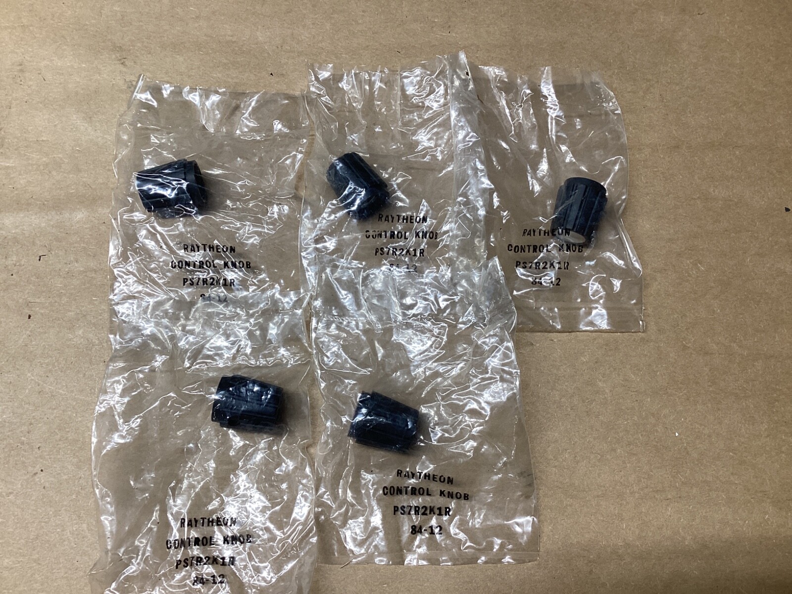 LOT OF 5 NEW Raytheon PS7R2K1R 84-12 Control knob #124F131PR6*CO
