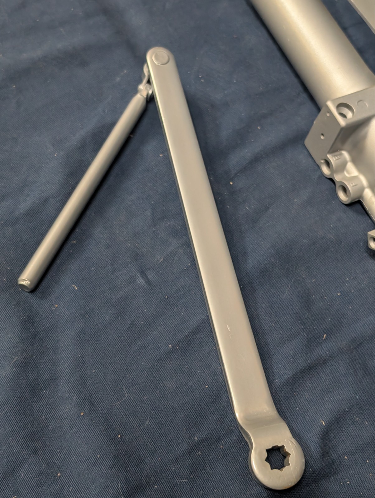 Norton 7500/Yale 4400 Left or Right Hand Door Closer, 689 Finish, Parts Missing!