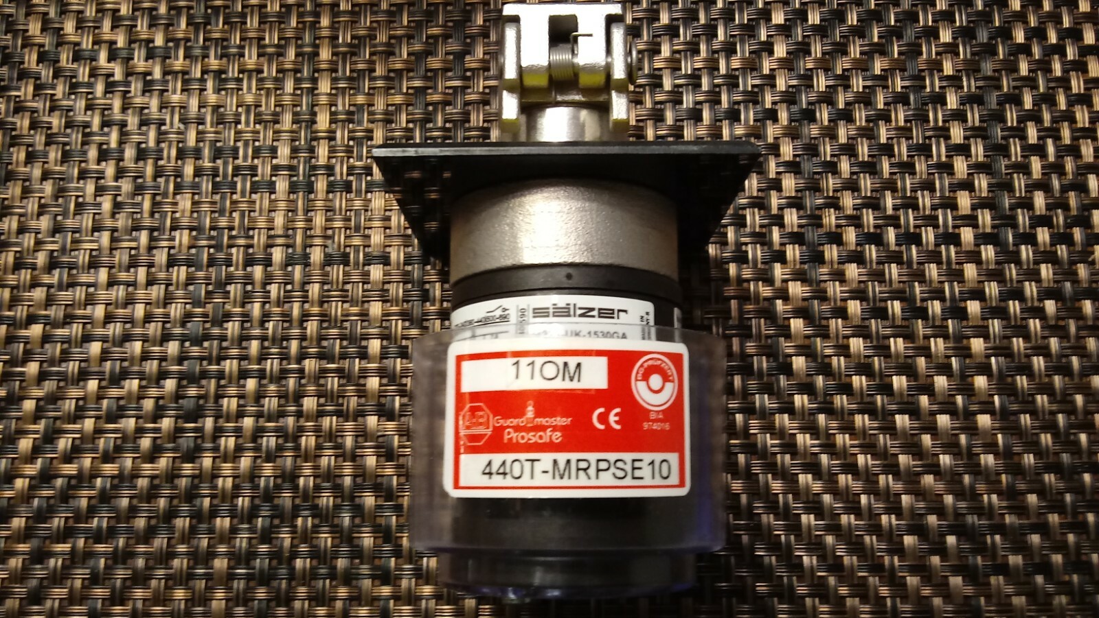 New Allen Bradley 440T-MRPSE10 “X” Guardmaster Trapped Key Interlock 11OM
