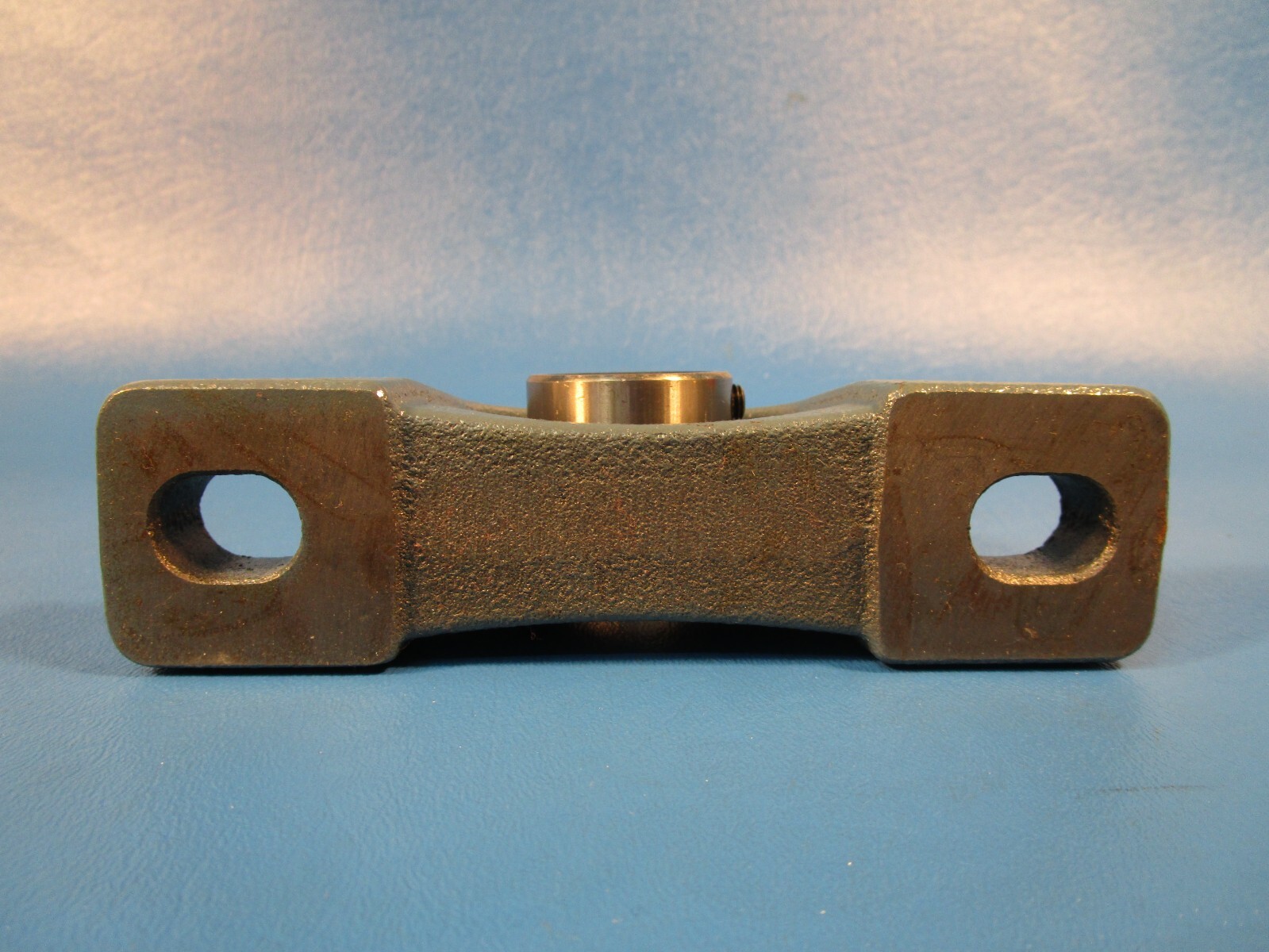 AMI UCP205-16 Pillow Block Ball Bearing Unit – Two Bolt Base, 1 in Bore