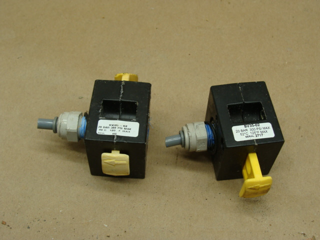 LOT OF 2 PARKER WATTS SLIDE VALVES 1/4″ NPT 300PSI 2 PORTS SV35-02
