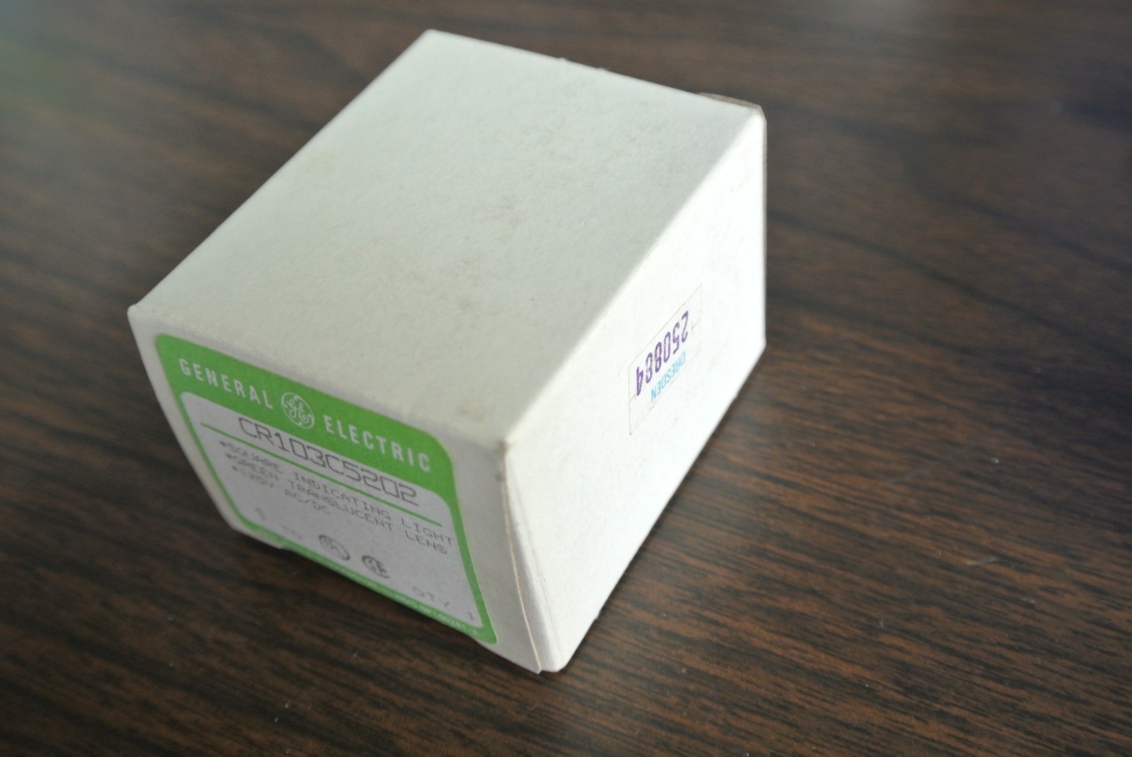 GE CR103C5202 – SQUARE INDICATING LIGHT – GREEN LENS – 125V AC/DC – NEW SURPLUS