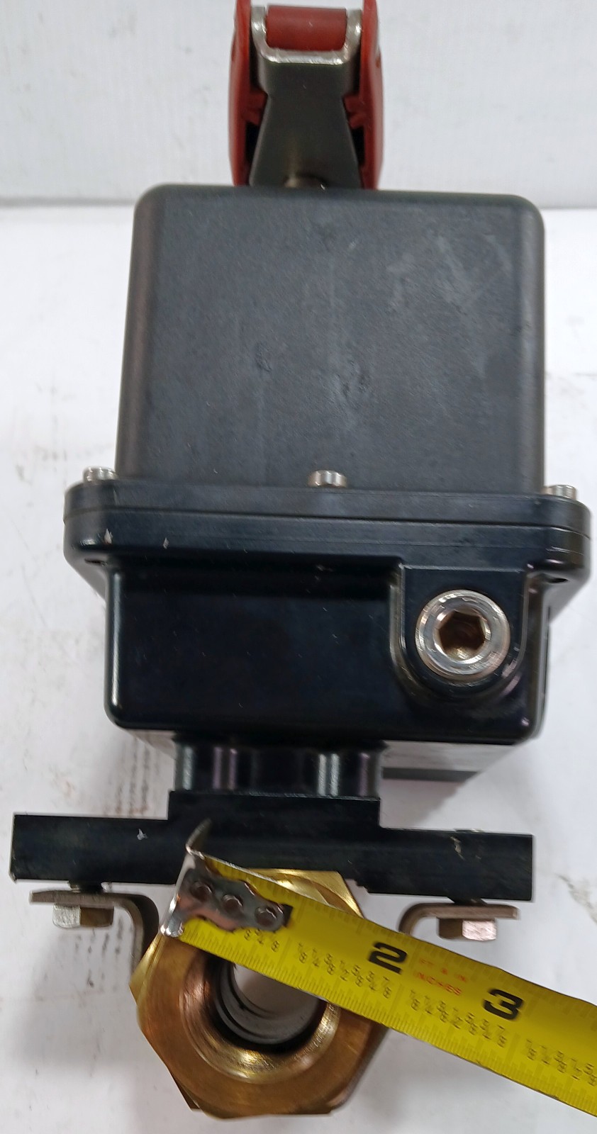 1 USED GEMINI VALVE 630 ELECTRIC ACTUATOR W/ BRASS BALL VALVE ***MAKE OFFER***