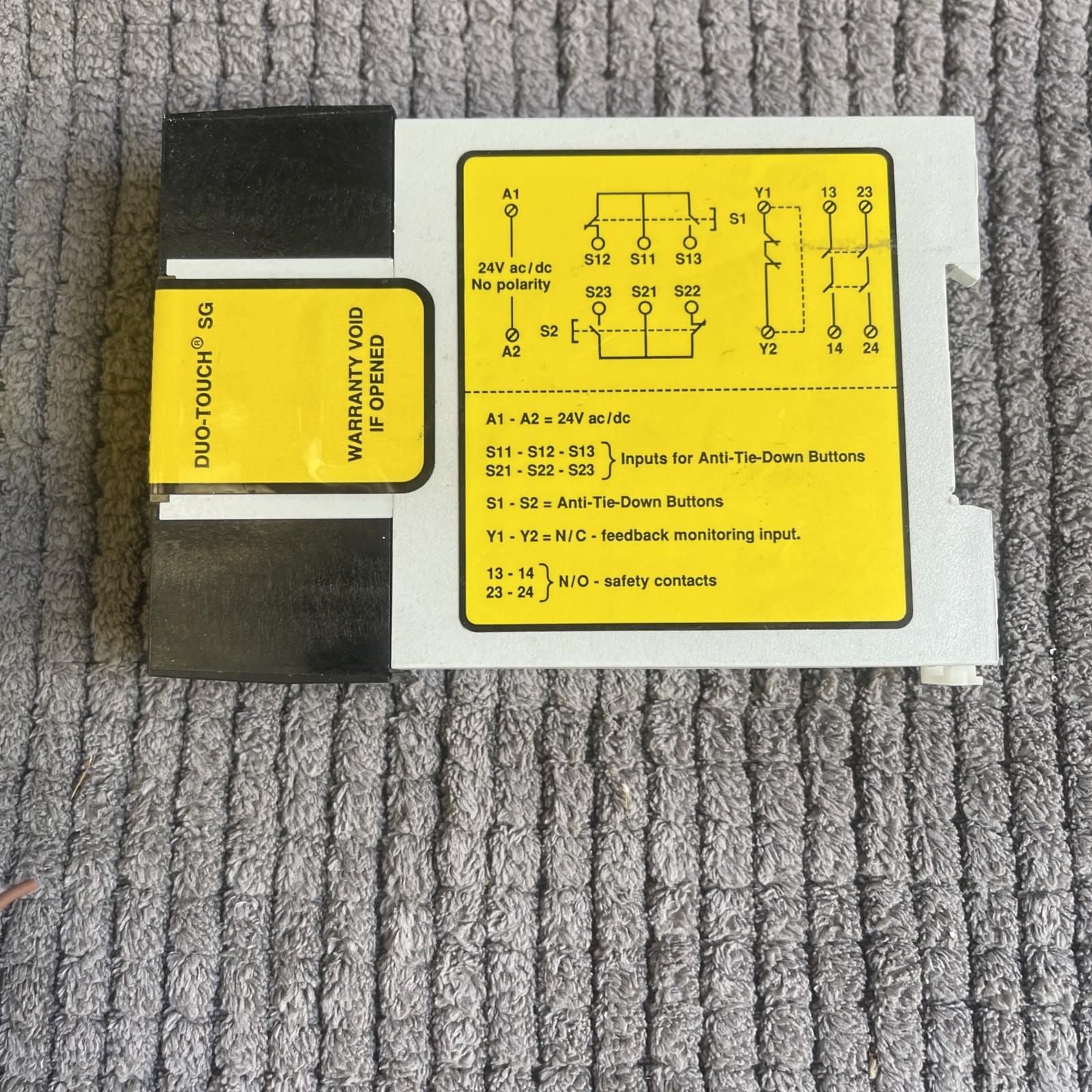 BANNER Sensing Device AT-FM-10K W/2x- STBVR81 TOUCH BUTTON #212275-L4