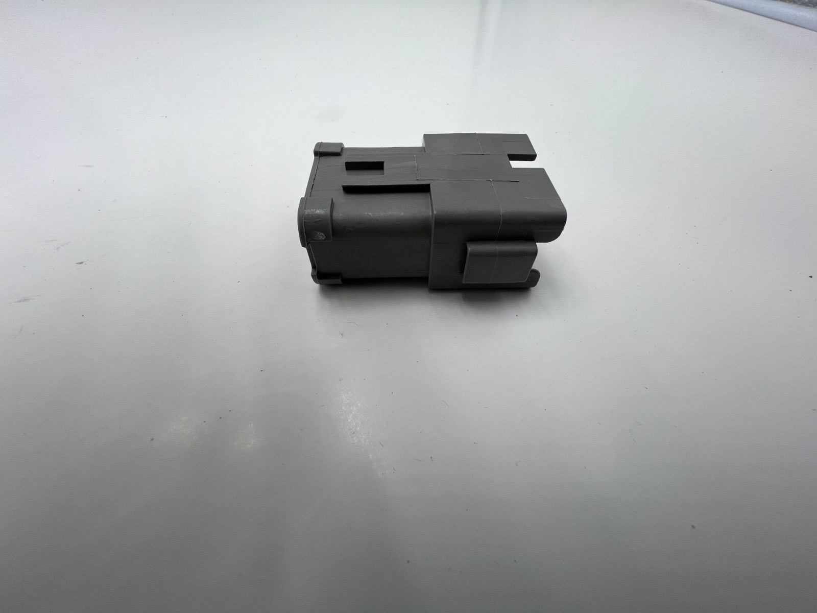 (QTY 50) TE Connectivity Deutsch Automotive 571-DT04-12PA-P075 Connector Housing
