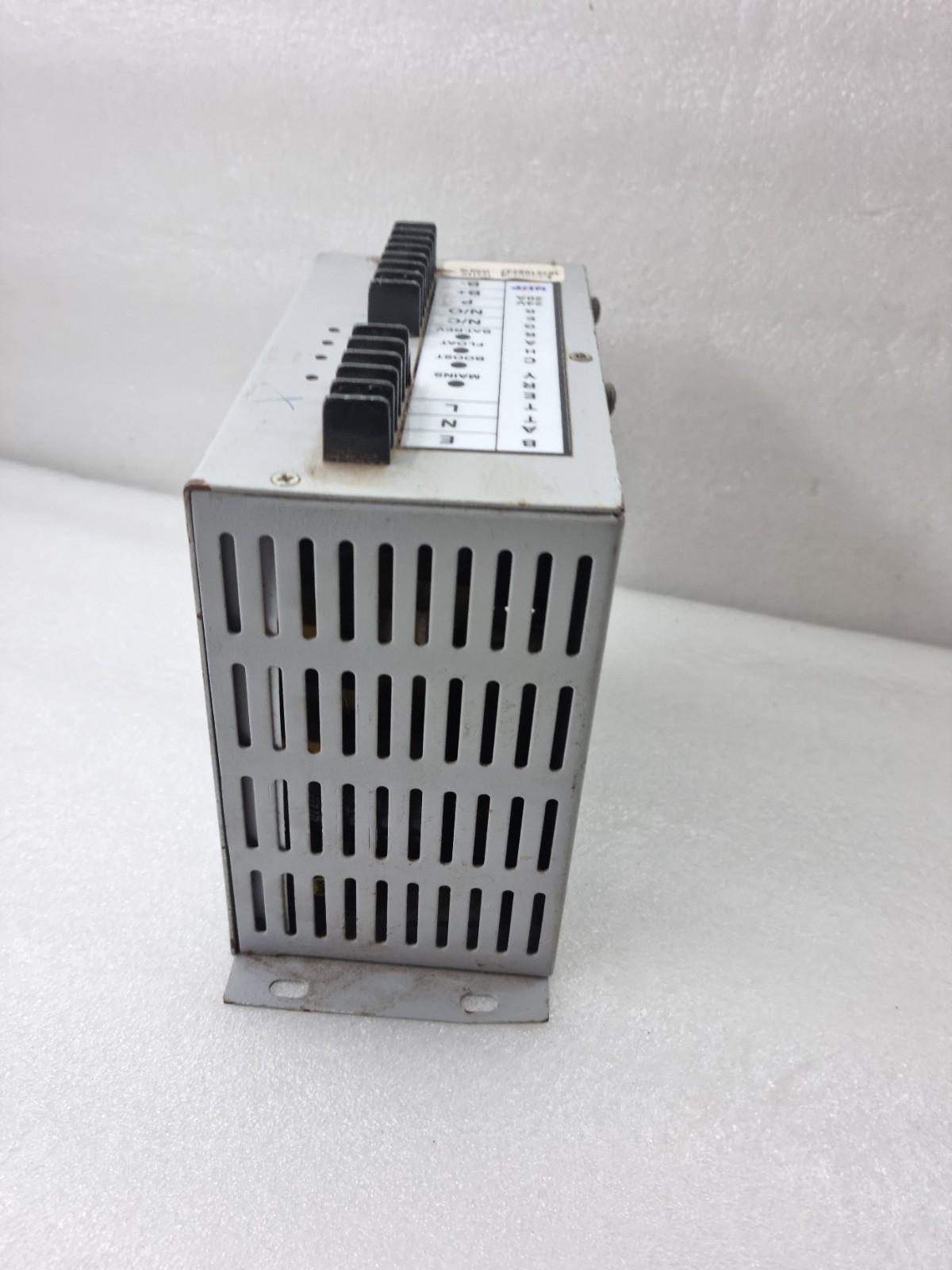 NHP BATTERY CHARGER 24V 20A (FAULTY)