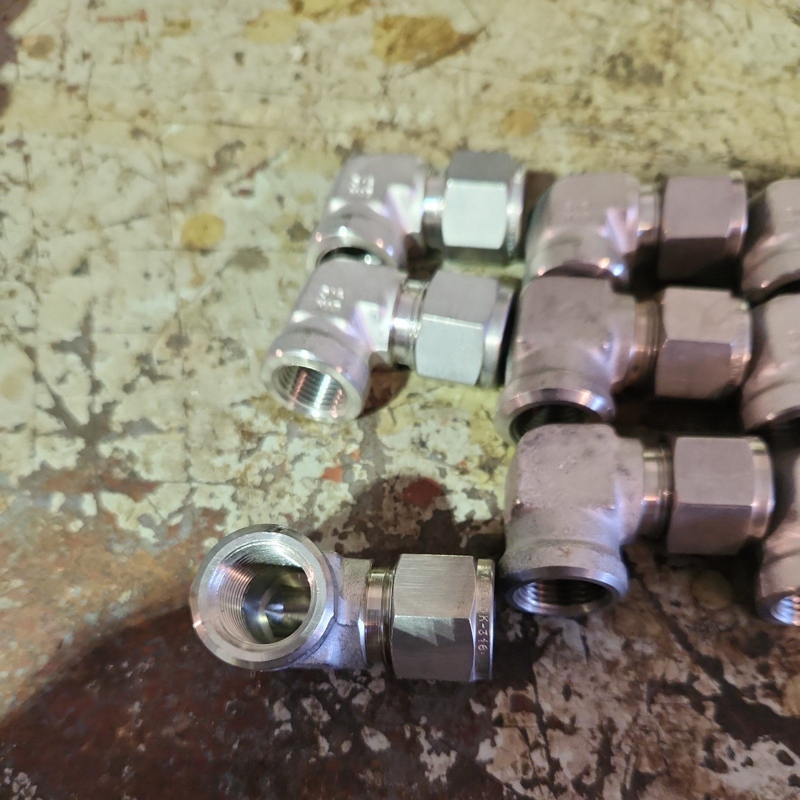 SWAGELOK 1/2″ FEMALE NPT 90° STAINLESS ELBOW TO 3/8″ TUBE OD lot of 11