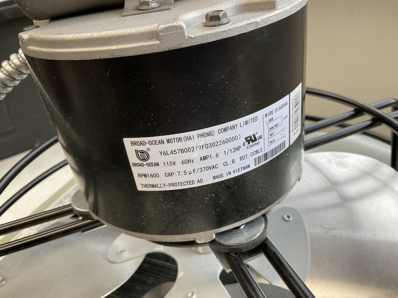 Modine HSB47SB01SA Hot Water (Hydronic) Unit Heater MINOR DENTS PLEASE SEE