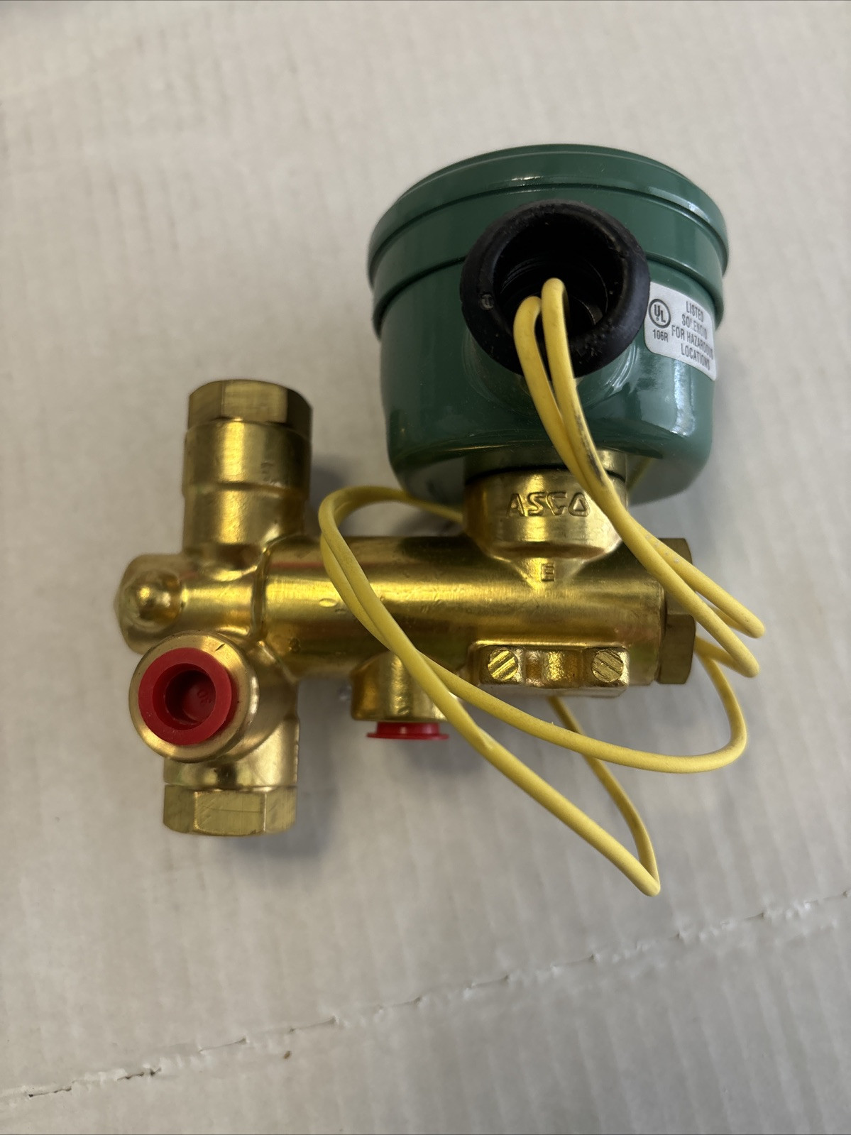 ASCO , EF8300D061RF , SOLENOID VALVE, 1/4″ FNPT , new In An Open Box NOS