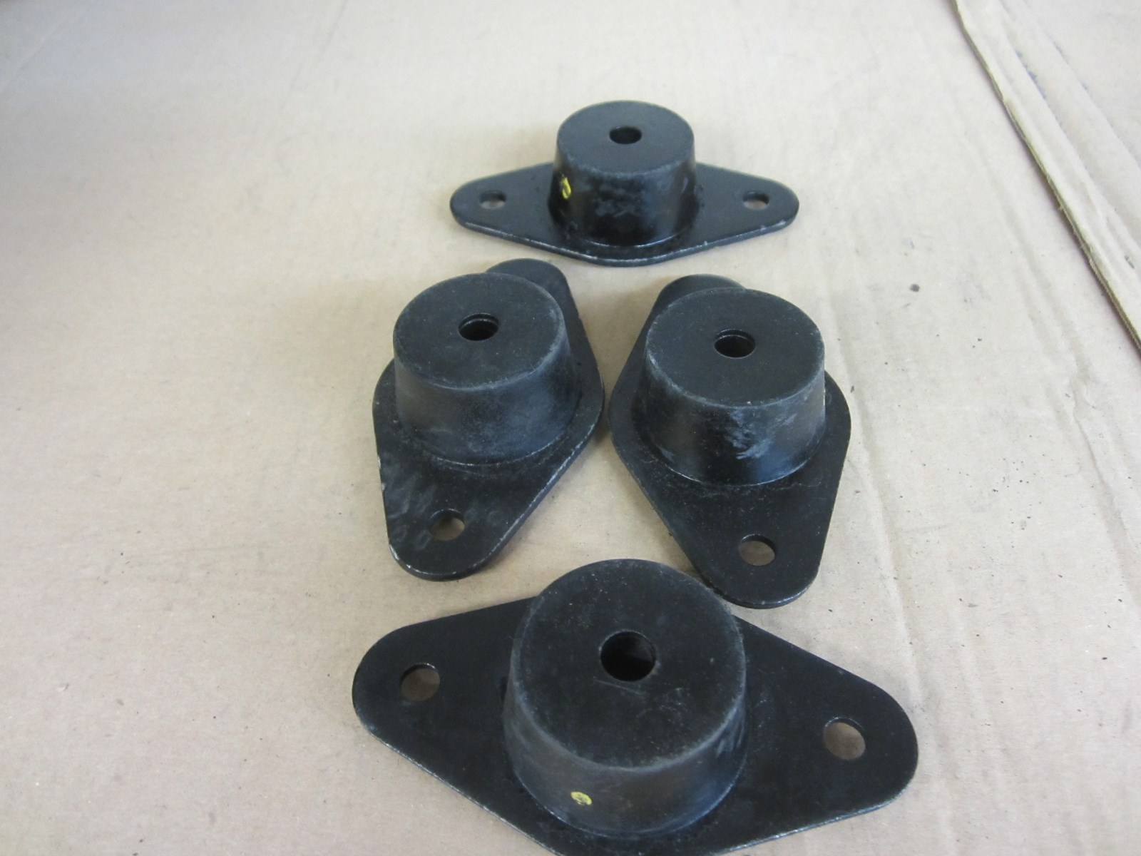 EBCO 4280 055 VIBRATION ISOLATION MOUNT LOT OF 4 4280055