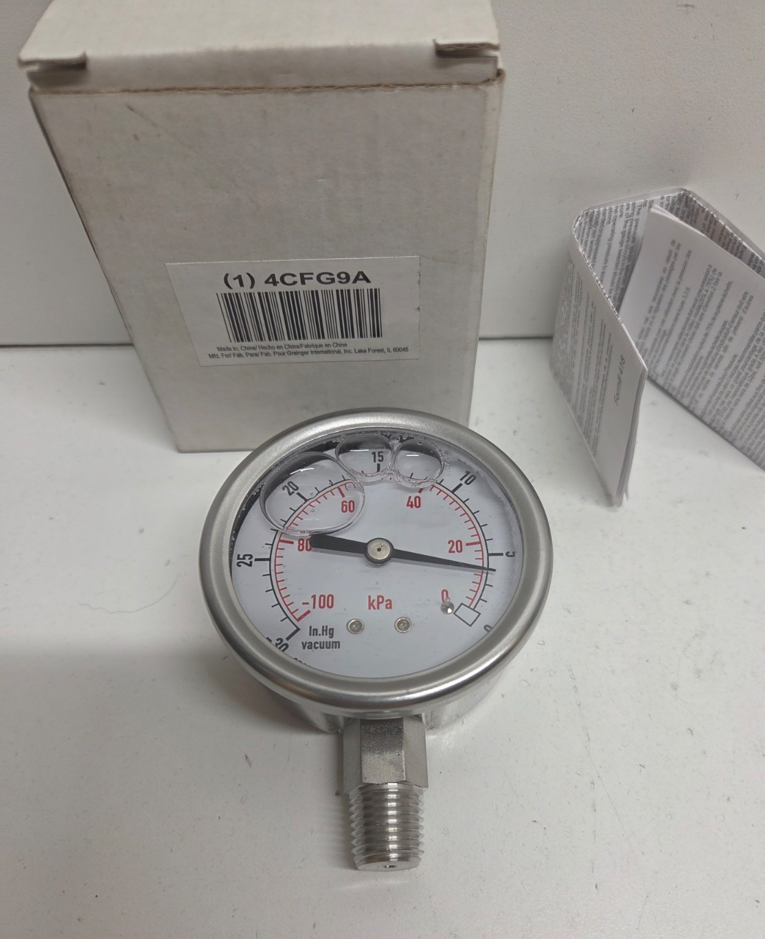 NEW IN BOX! APPROVED VENDOR 2.5″ -30″Hg TO 0 1/4″ NPT VACUUM GAUGE 4CFG9A