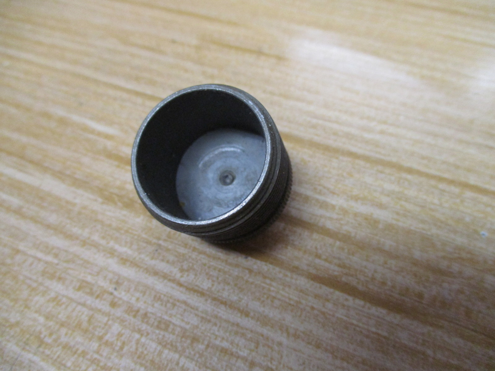 Amphenol 97-60-18P Connector Dust Cap 976018P W/O Chain