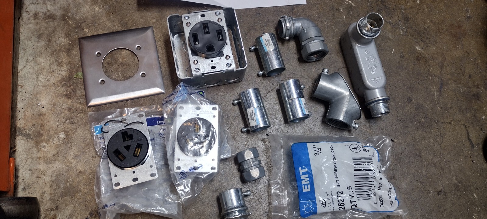 Leviton OD38N B120A Plug 10-50 50A 125/250V 1″ couplings bundle EMT electrical