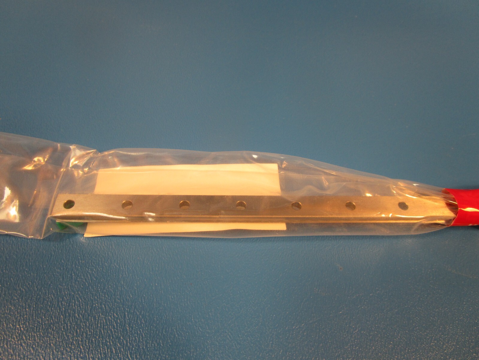 THK SRS9XGMUUCSS +231LM, One SRS9XGM Linear Guide Block on a 231mm Rail