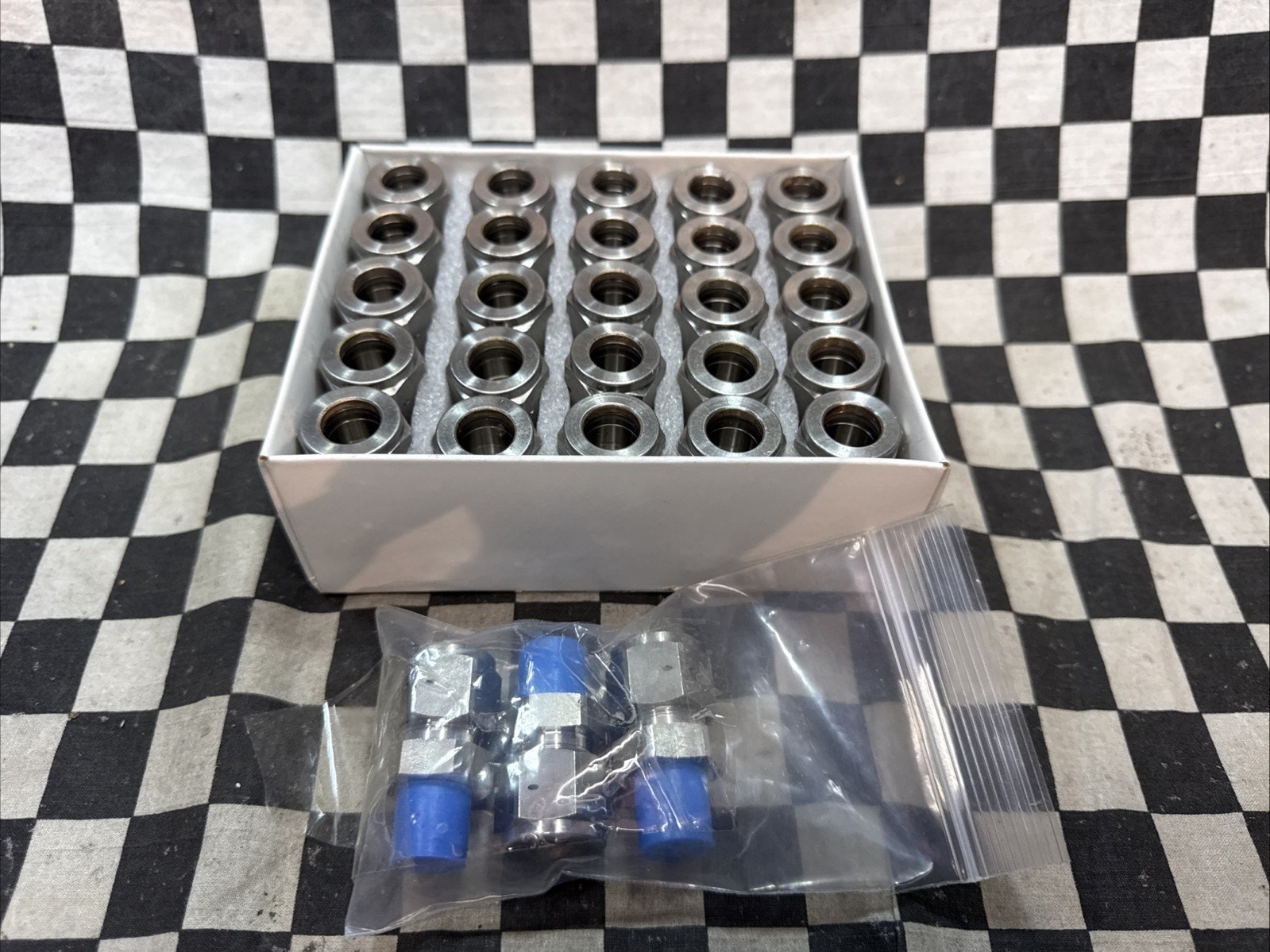 SWAGELOK Male Connector 1/2 TUBE x 9/16-20, SS-810-1-0215, SS81010215, LOT OF 28