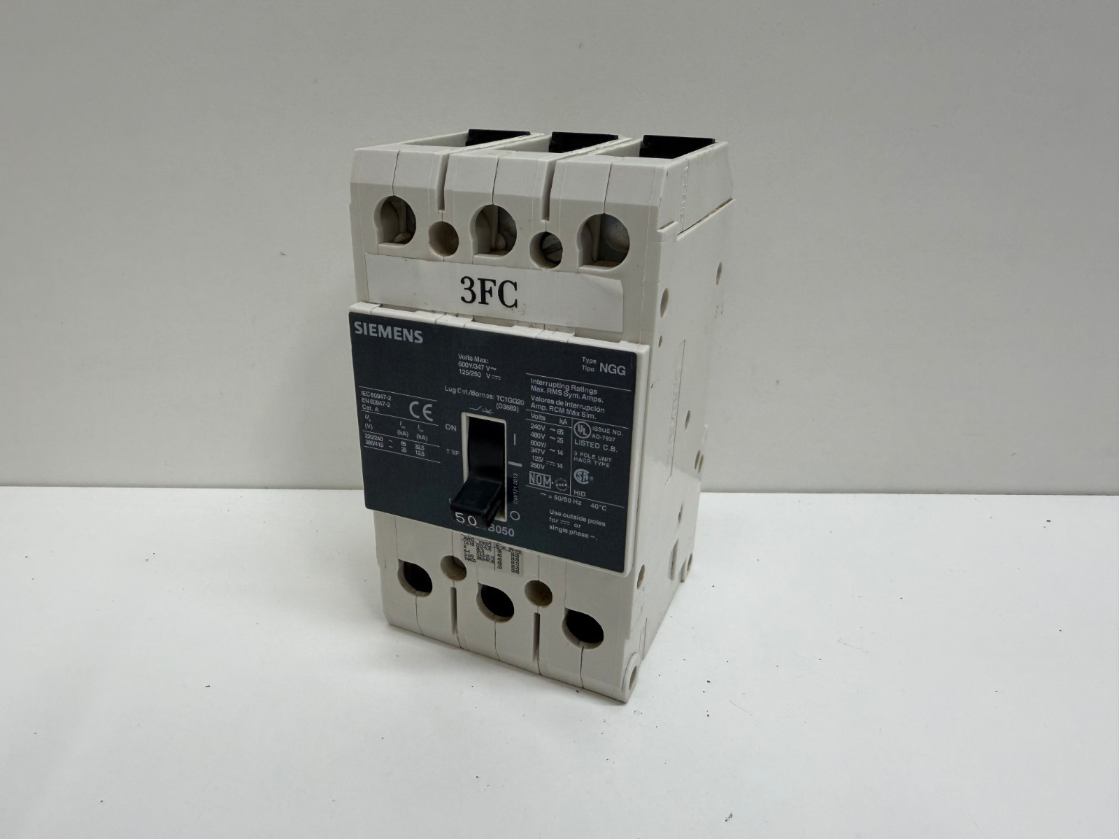 GOOD USED! SIEMENS 50A 600V 3-POLE CIRCUIT BREAKER NGG3B050