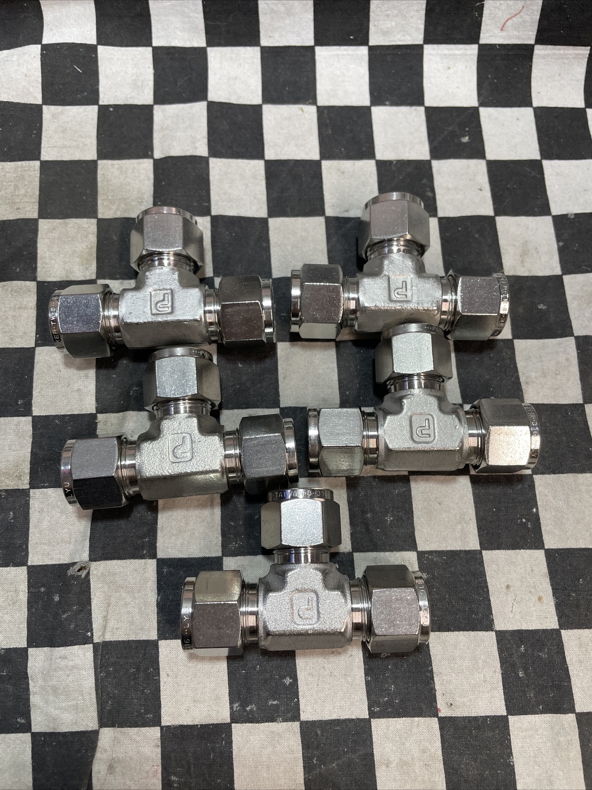LOT OF 8 SWAGELOK/PARKER TEE UNION 1/2″, SS-810-3 & 8ET8-316, SHIPSAMEDAY#1622C2