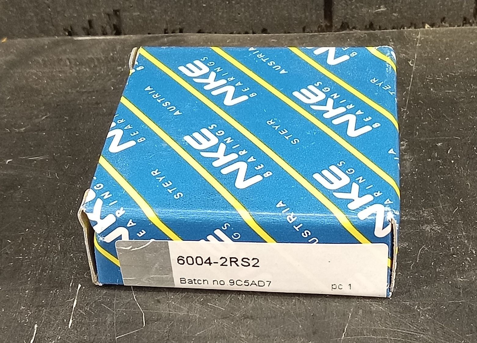 1 NEW NKE 6004-2RS2 SINGLE ROW BALL BEARING NIB ***MAKE OFFER***