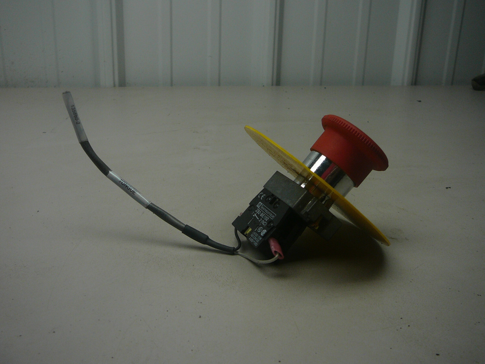 TELEMECANIQUE ZB2-BE102 EMERGENCY STOP BUTTON