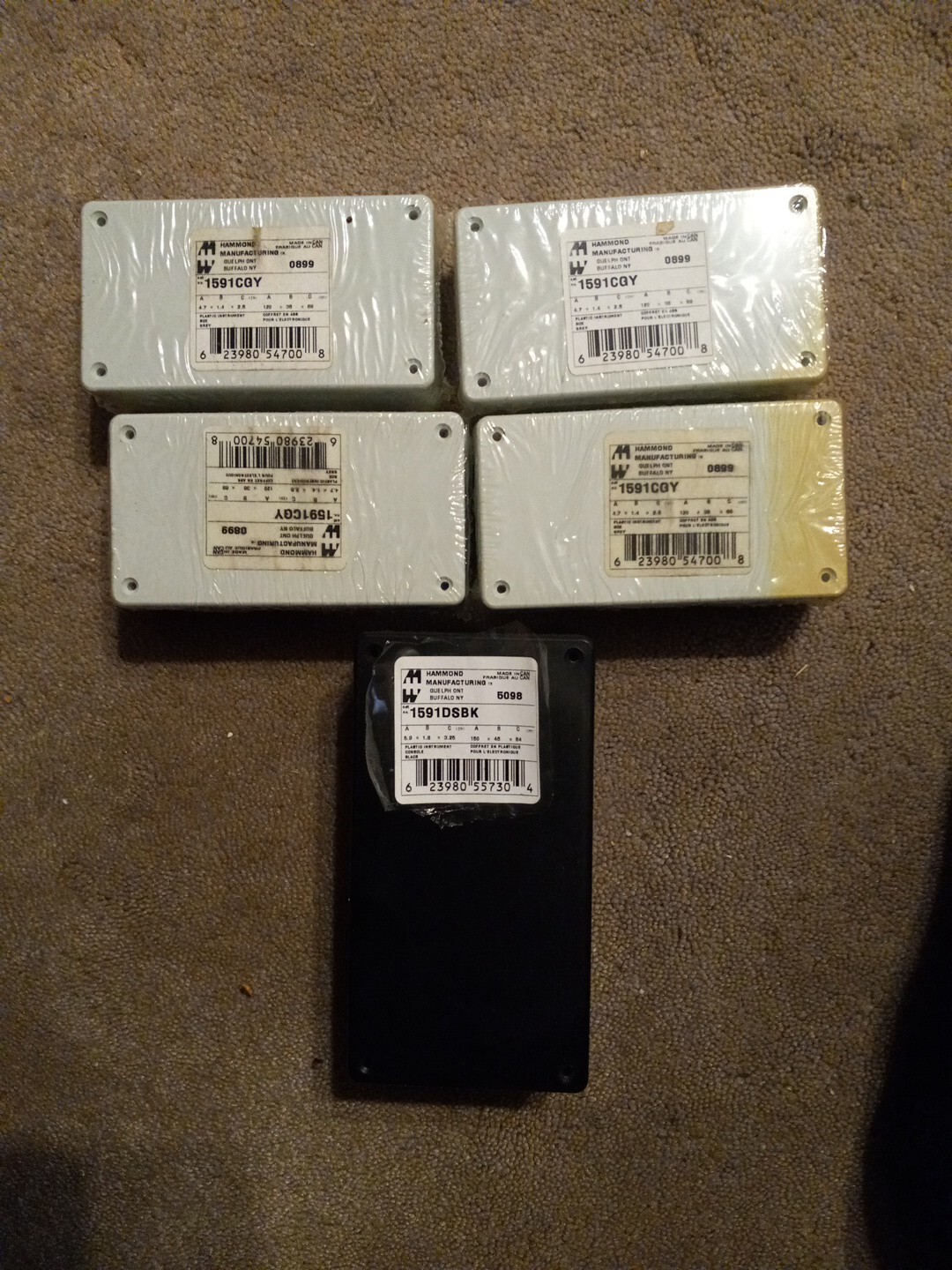 HAMMOND Proj. Boxes. Lot of 5 (4) 4.7X1.4X2.5 and. (1) 5.9×1.8×3.25