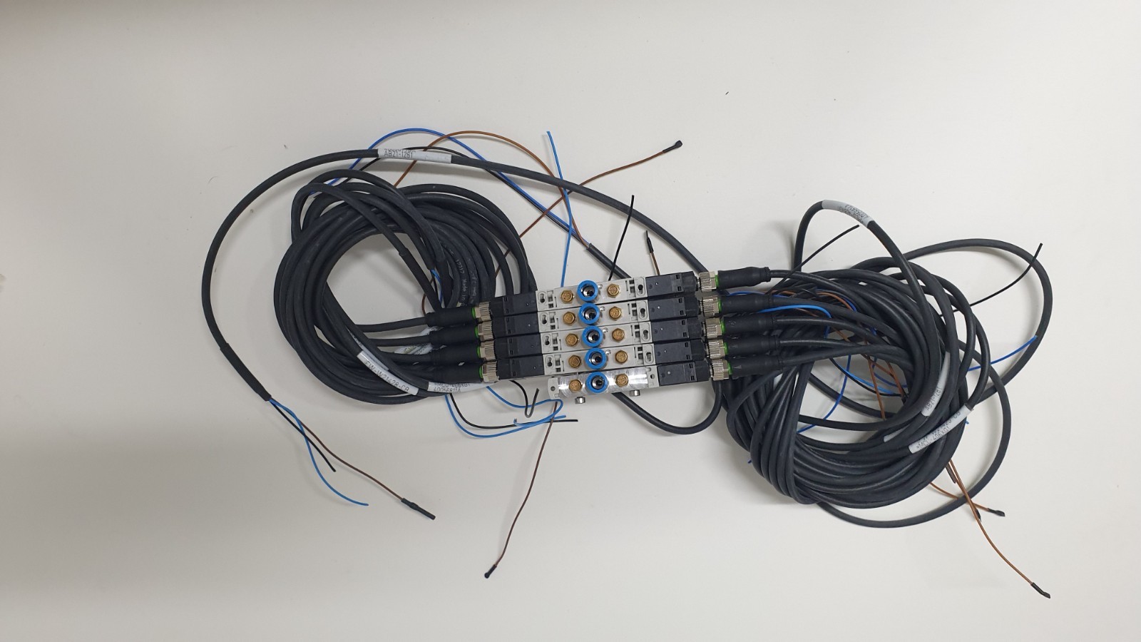 Festo Pneumatic Valve Manifold Assembly with Cables – USED