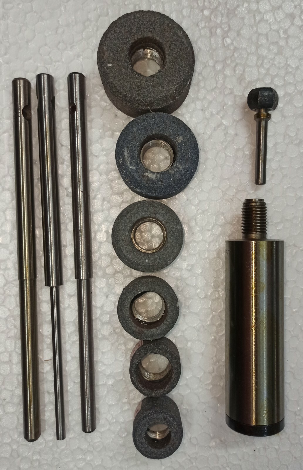 VALVE SEAT GRINDER STONE HOLDER BLACK&DEKR + STAR DRIVE WITH 3 PILOTS & 6 STONES