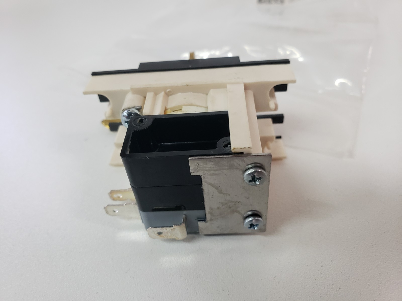 UNUSED – TKE ThyssenKrupp Key Switch 9746158 Door Hold 171AR16