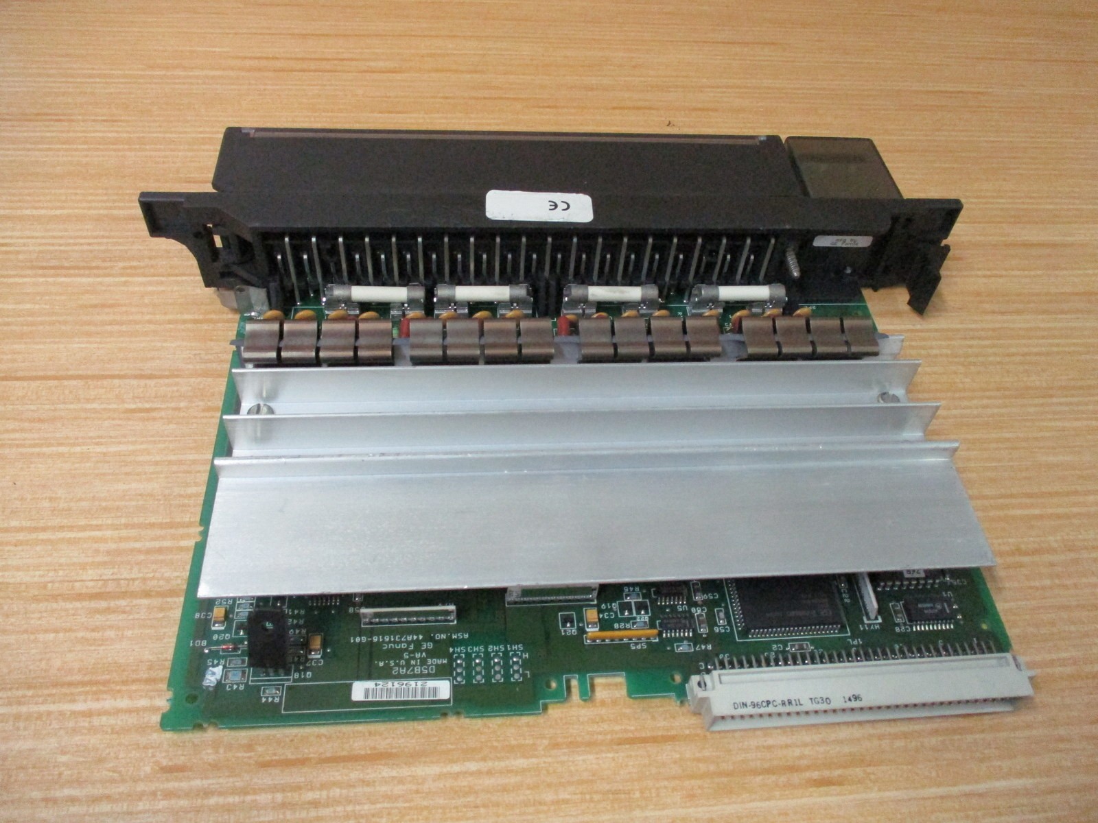 Fanuc IC697MDL340 Output Module D5B7A2, Chipped