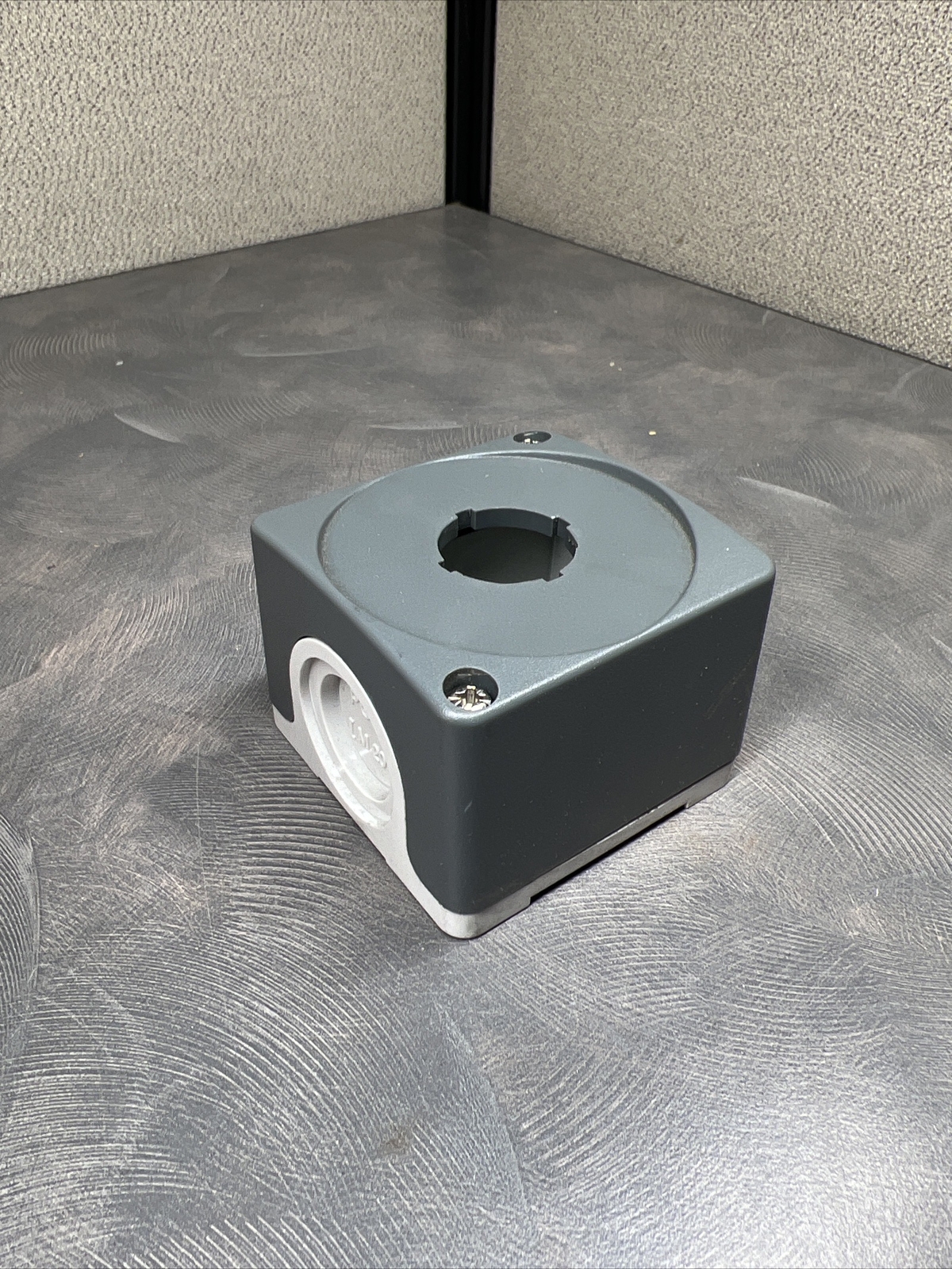 NEW NEVER USED ABB CEP1-0 COMPACT PUSHBUTTON / ESTOP BOX