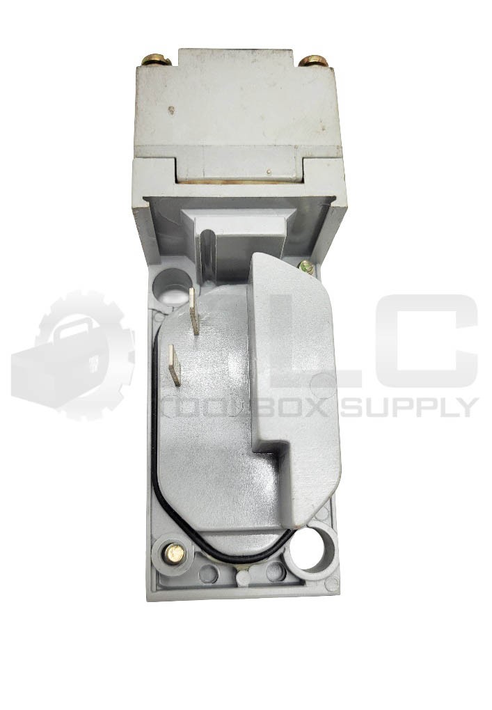 NEW ALLEN BRADLEY 802PR-LBAJ1 /E PROXIMITY SWITCH 20-250V AC/DC