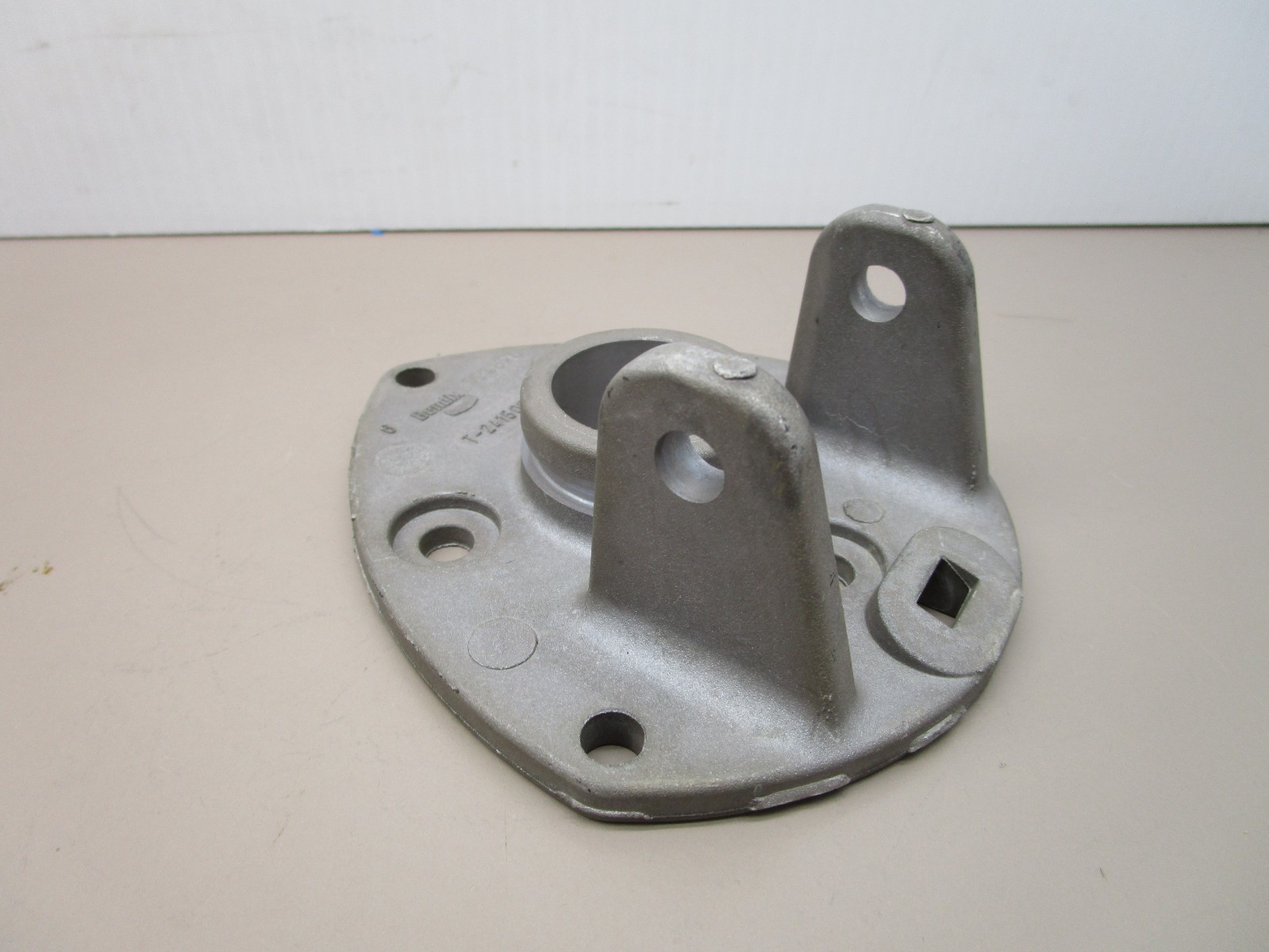 Bendix T-241500-D Treadle Pedal Base Aluminum 1.25″ Plunger Bore