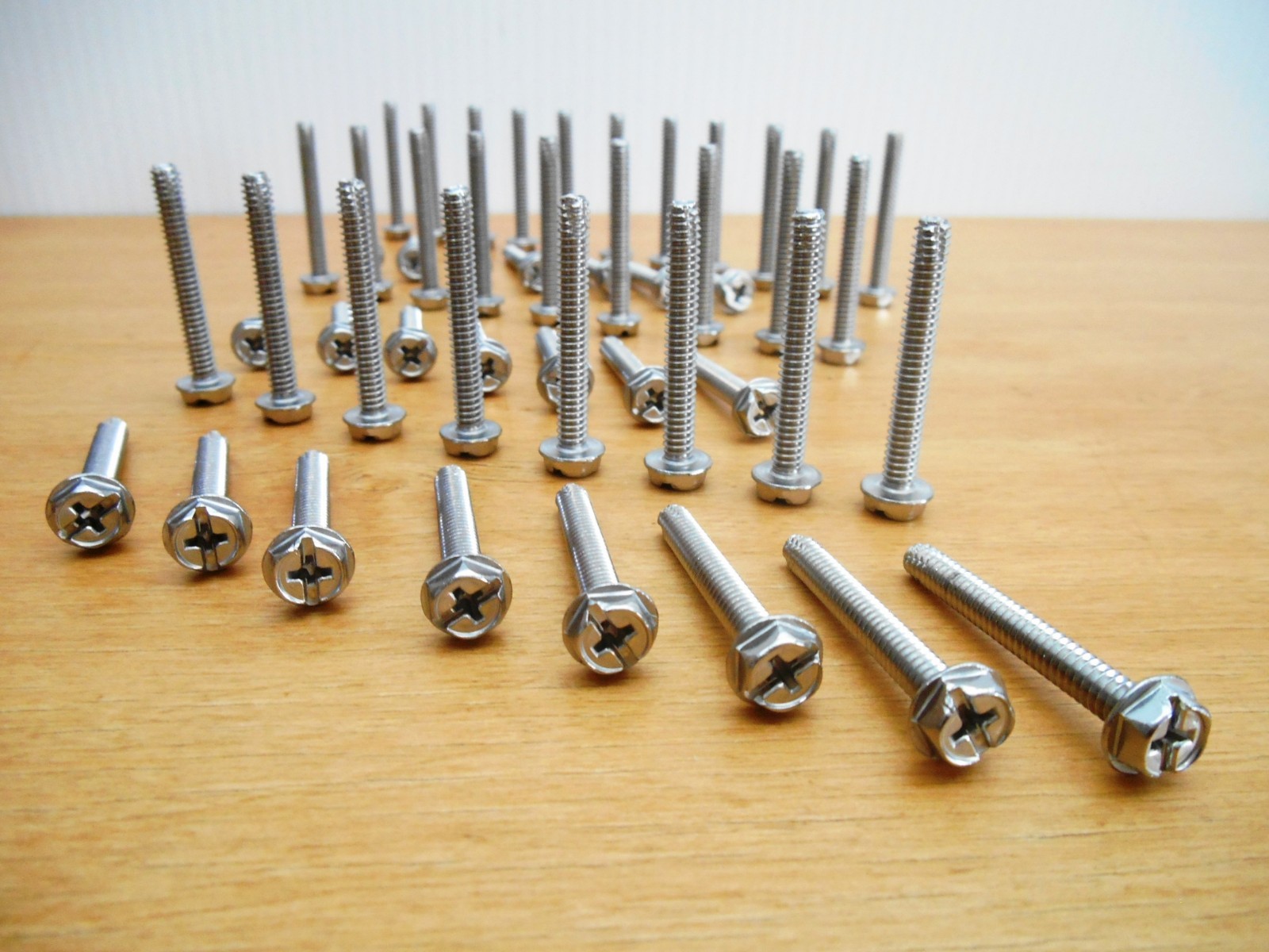 (50) 10–32 x 1-1/2 Inch Long Stainless Hex Head Washer Self Drilling Screw