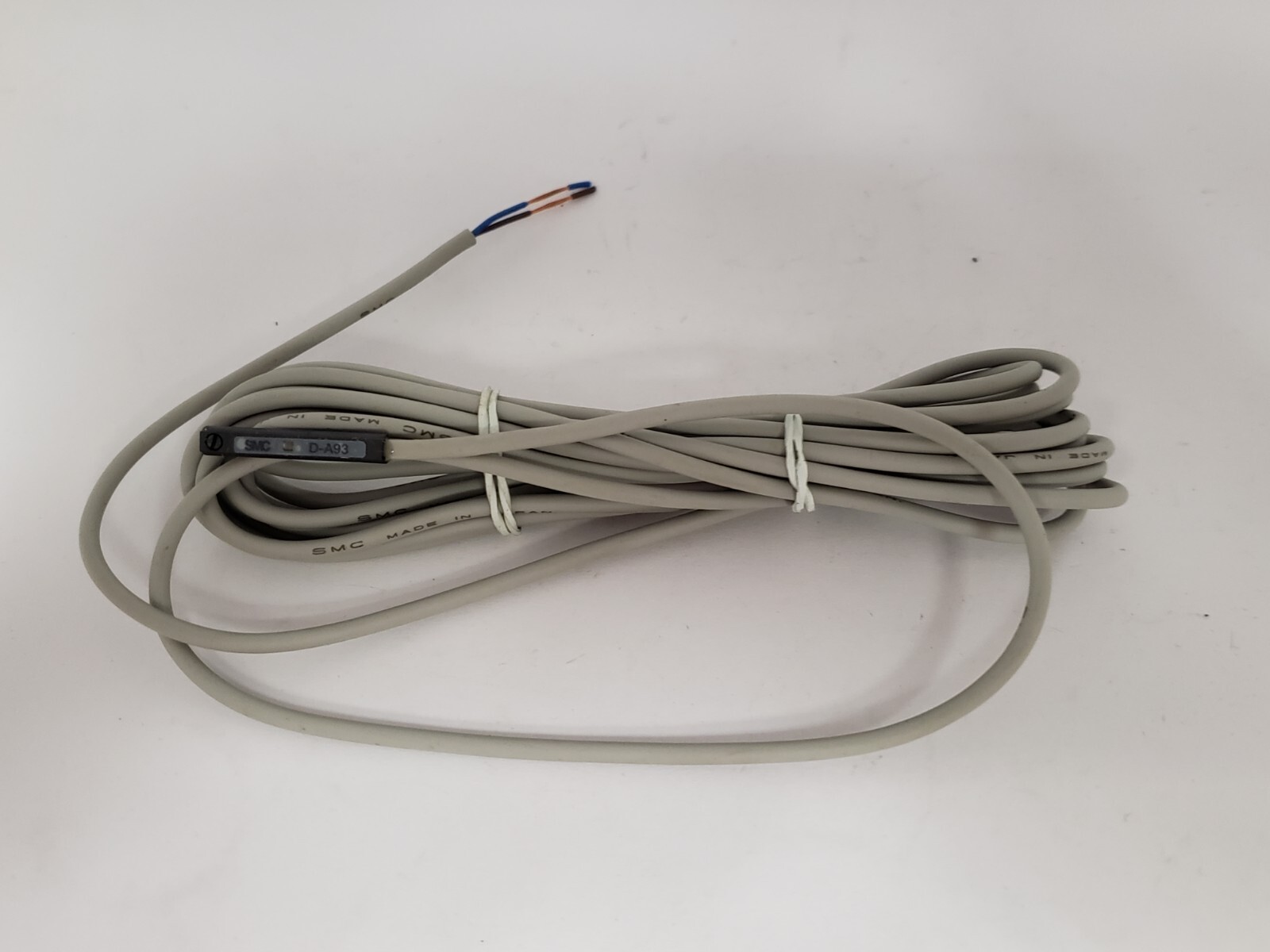 SMC D-A93 MAGNETIC REED SWITCH SPST-NO 5/40mA 24VDC 2 WIRE RED LED NNB