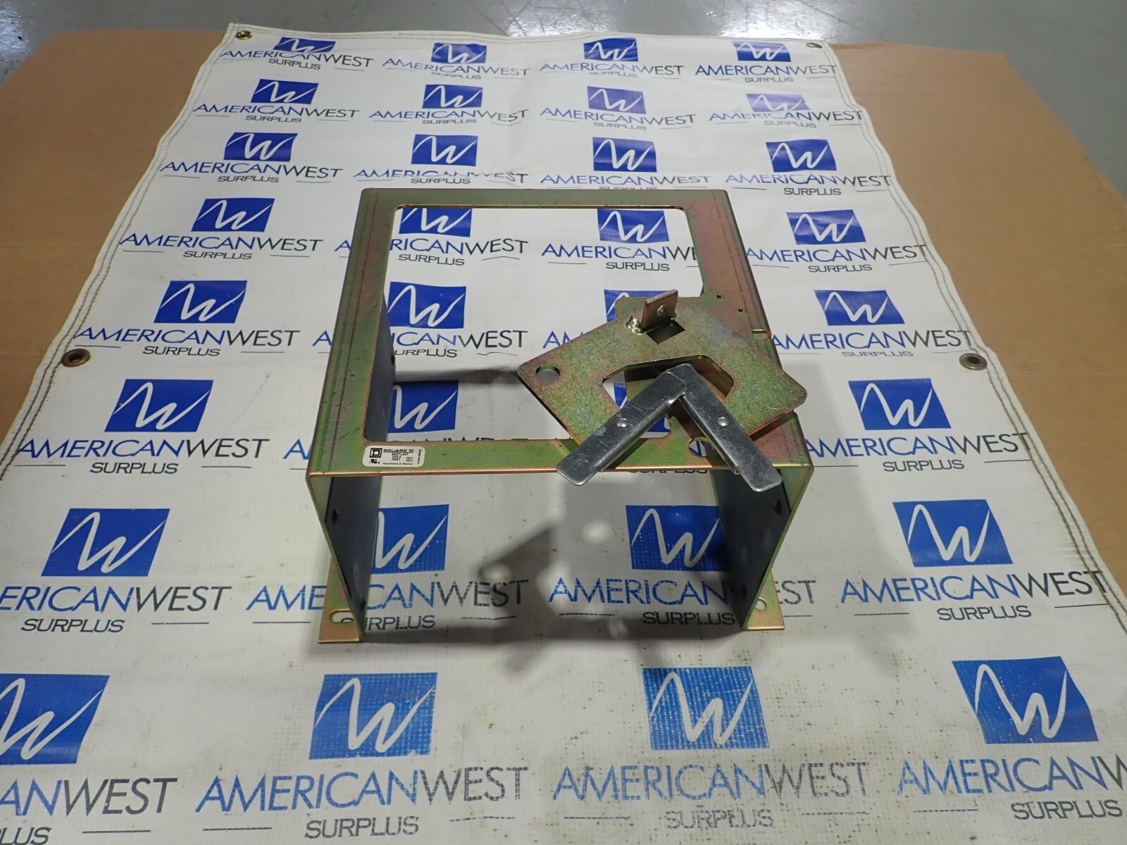 New Square D 9421LW4 PowerPact M & P Thru Door Mechanism 9421LHP8