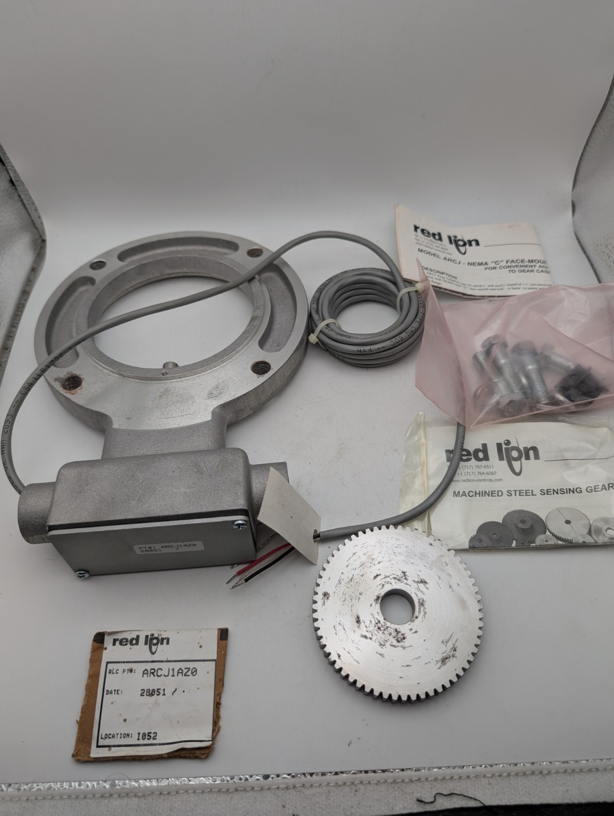 RED LION CONTROLS ARCJ1AZ0 MOTOR ADAPTER KIT No Box Storage Wear Light Corrosion