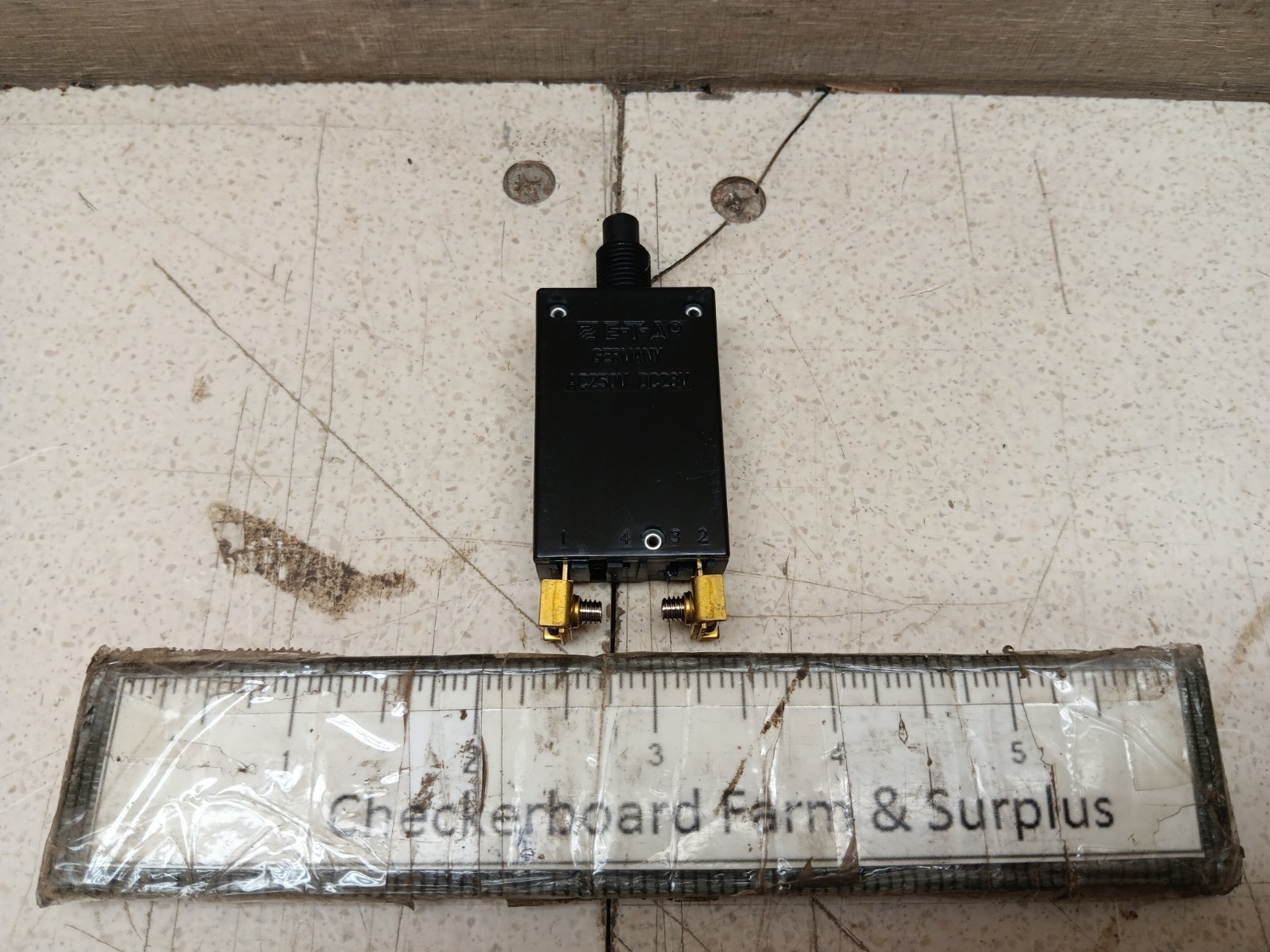 NOS ETA Thermal Circuit Breaker 2-5700-IG1-K10-DD-5A 5A 250VAC 50VDC