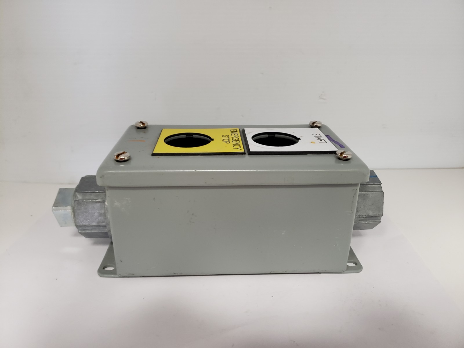 HOFFMAN E2PB CONTROL PUSHBUTTON SWITCH ENCLOSURE 2 HOLE 1.2″ HOLE DIA. STEEL