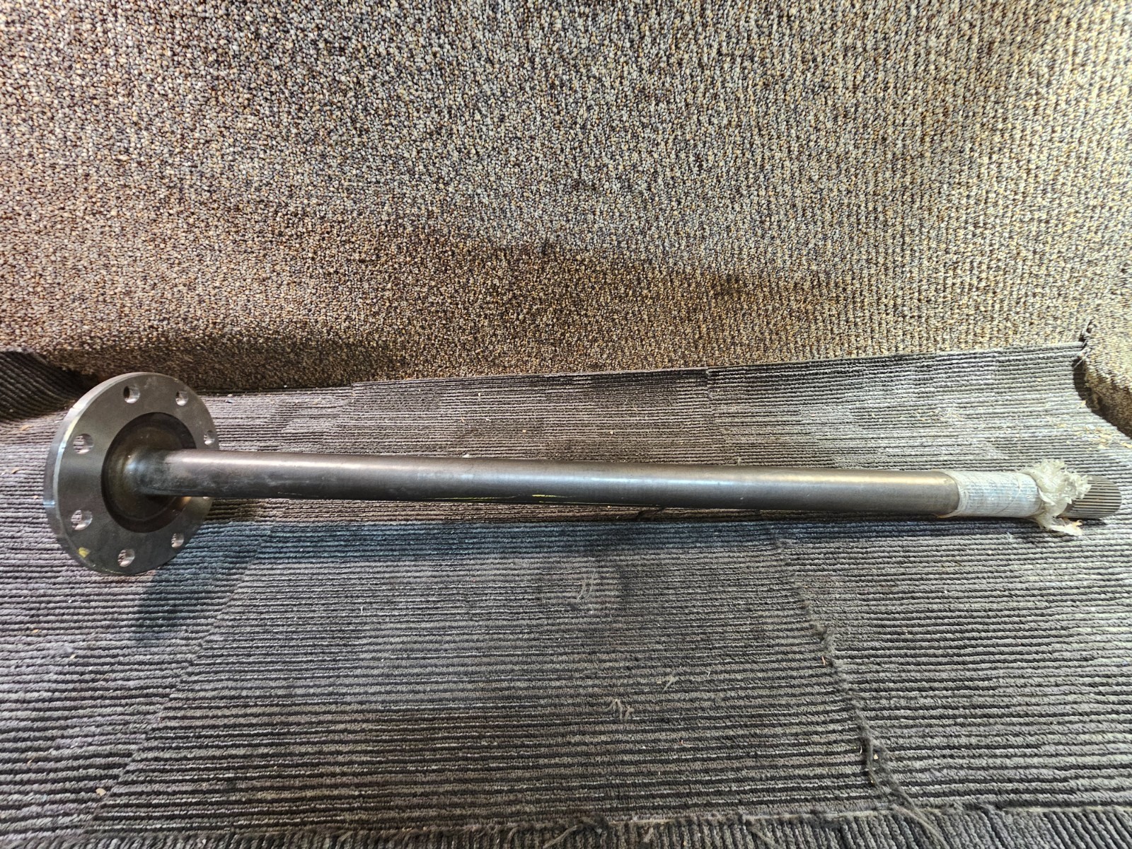 Meritor B110-9 45-inch Axle Shaft U9043 24105B.5 SIlver, 8-Bolt Hole Steel