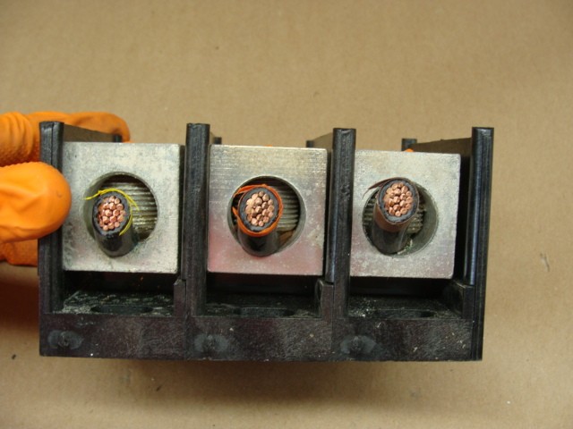 FERRAZ SHAWMUT POWER DISTRIBUTION BLOCK 67493 3P 600V