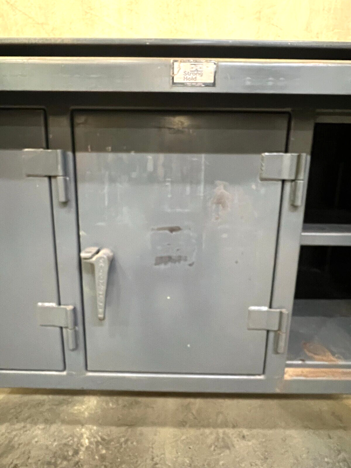 STRONG HOLD WORKBENCH CABINETS 60″ OAL 34-1/2″ WIDTH UPPER SHELF 60-3/8″